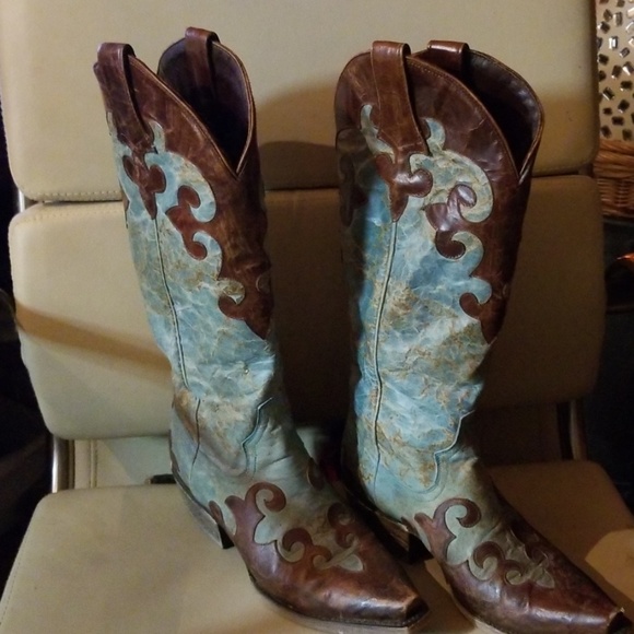 Boots - Picture 4 of 4